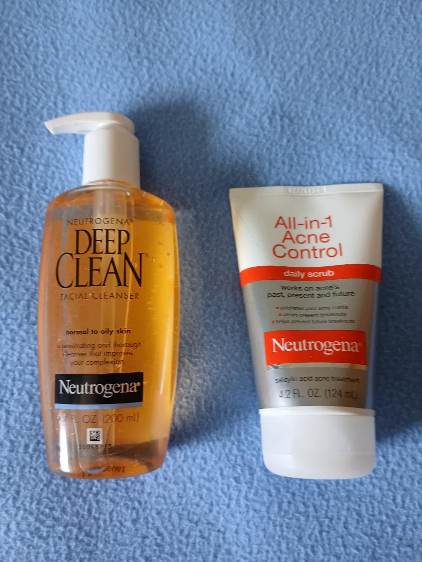 Neutrogena Deep Clean Facial Cleanser & Acne Control Scrub