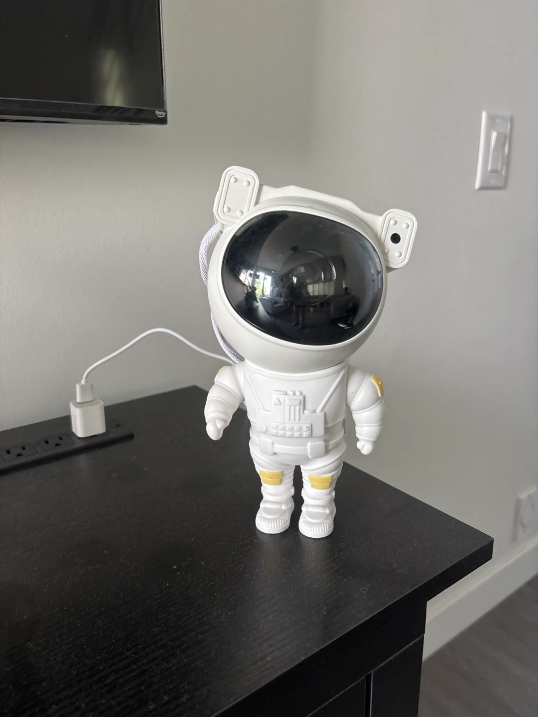 Astronaut Star Projector Night Light - photo 2