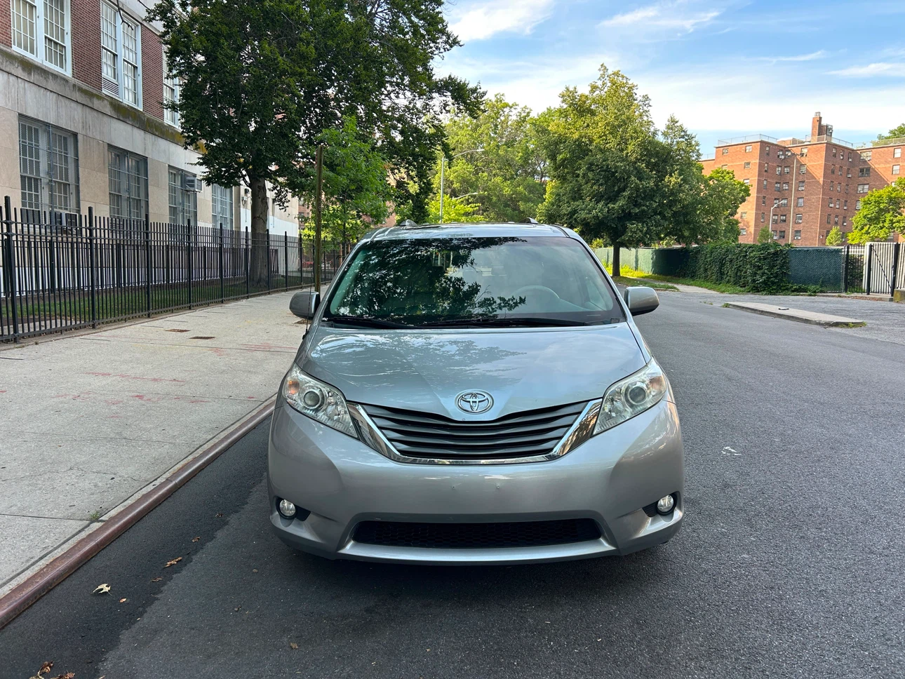 2014 Toyota Sienna XLE 4D