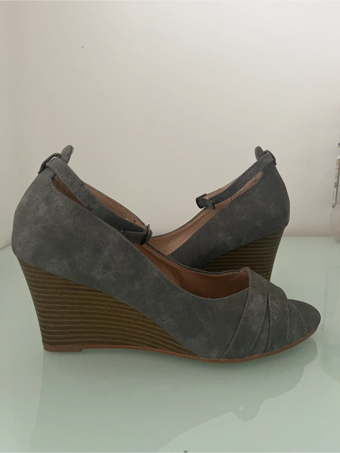 Gray Suede Wedge Heels - photo 4