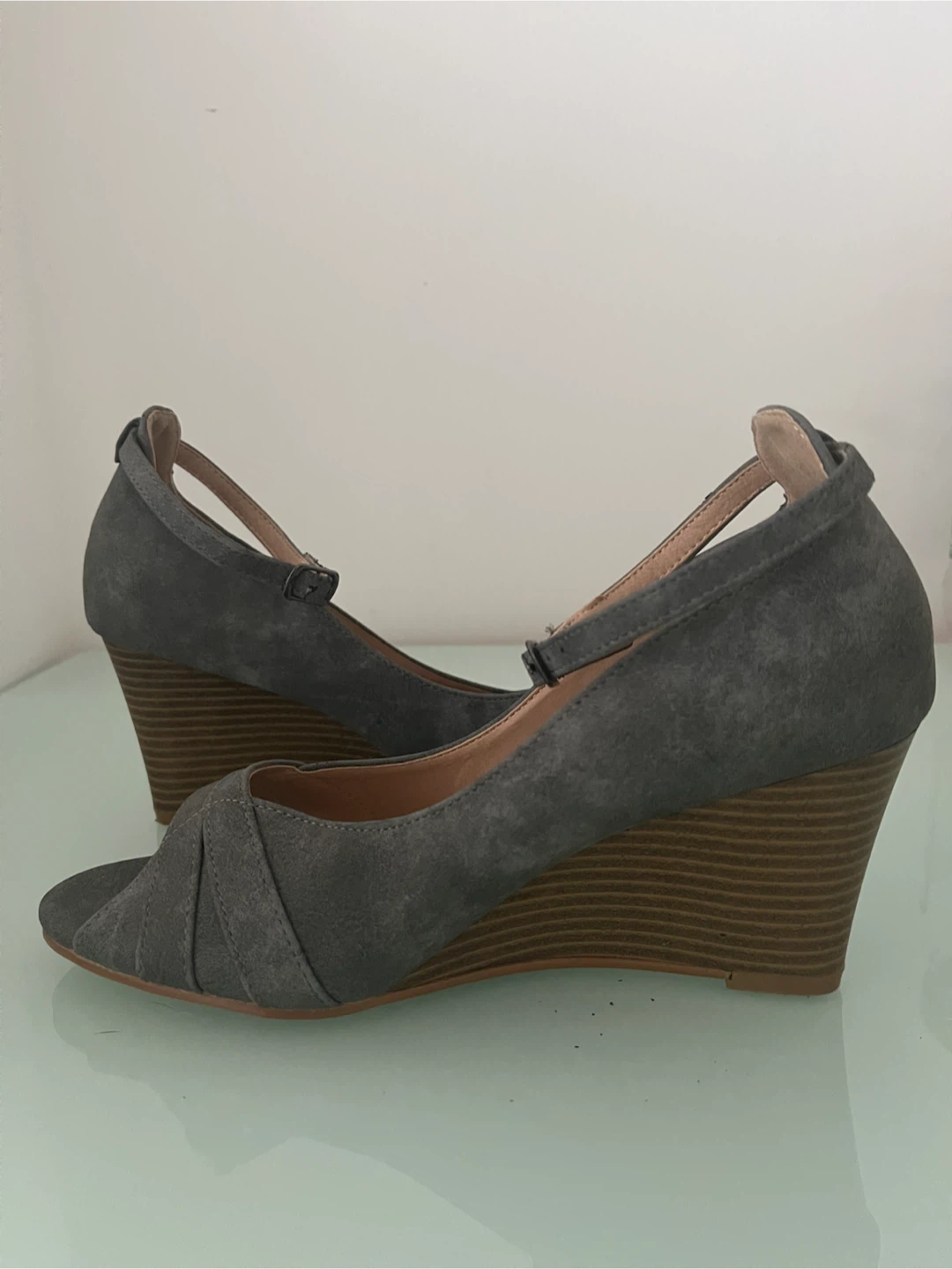 Gray Suede Wedge Heels - photo 5