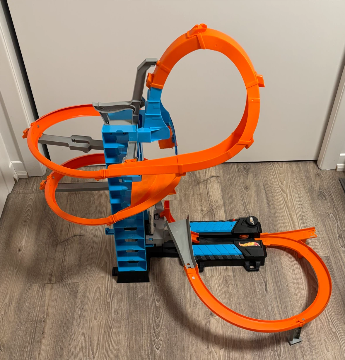 Hot Wheels Sky Crash Tower Motorized Track Set