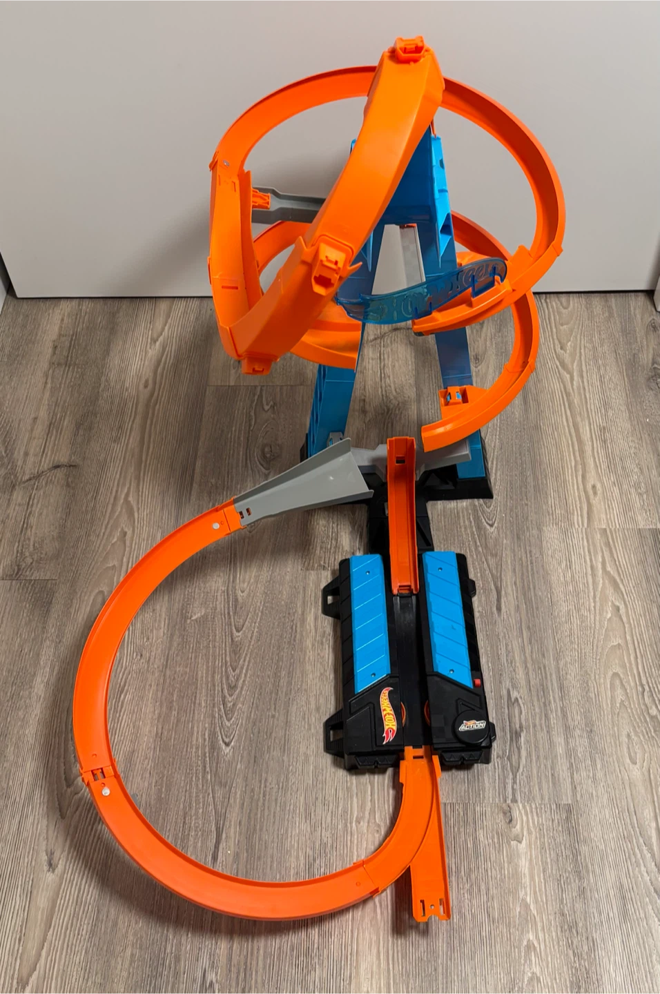 Hot Wheels Sky Crash Tower Motorized Track Set - photo 2