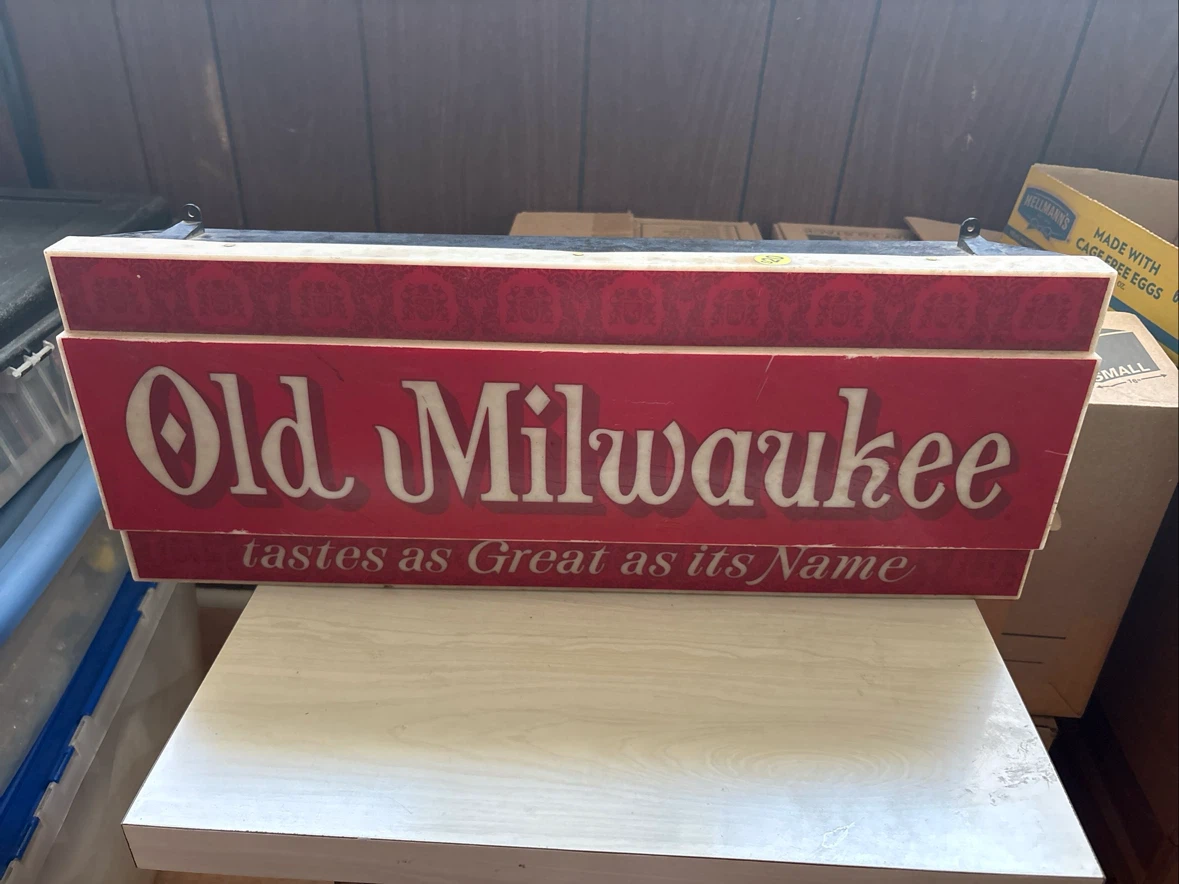 Old Milwaukee Beer Sign - photo 2