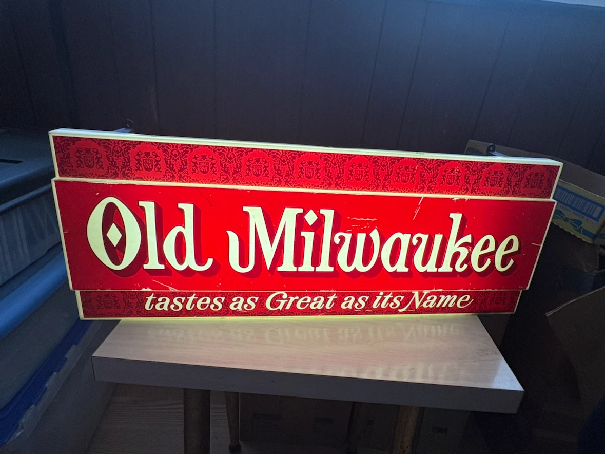 Old Milwaukee Beer Sign - photo 3