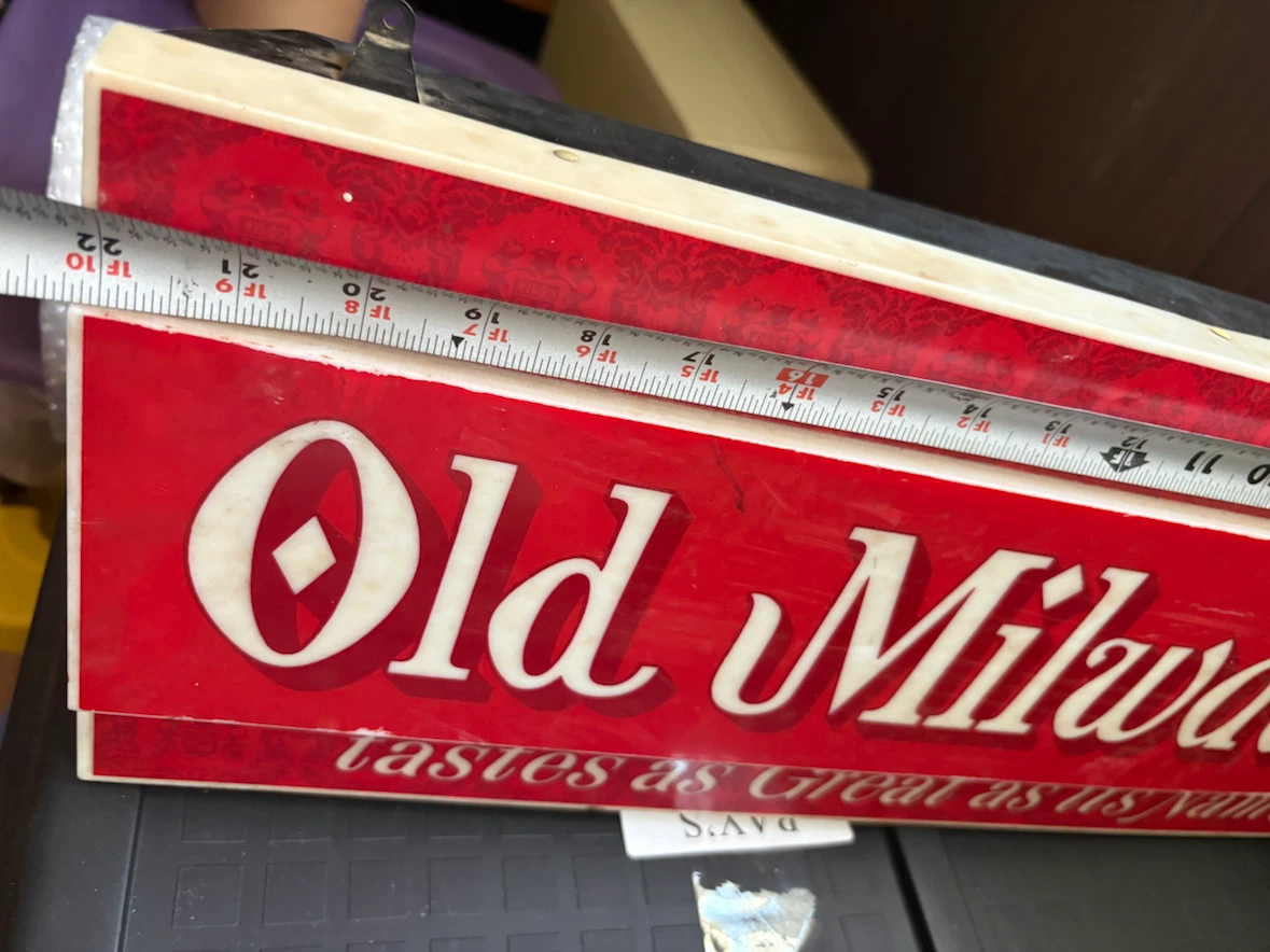 Old Milwaukee Beer Sign - photo 4