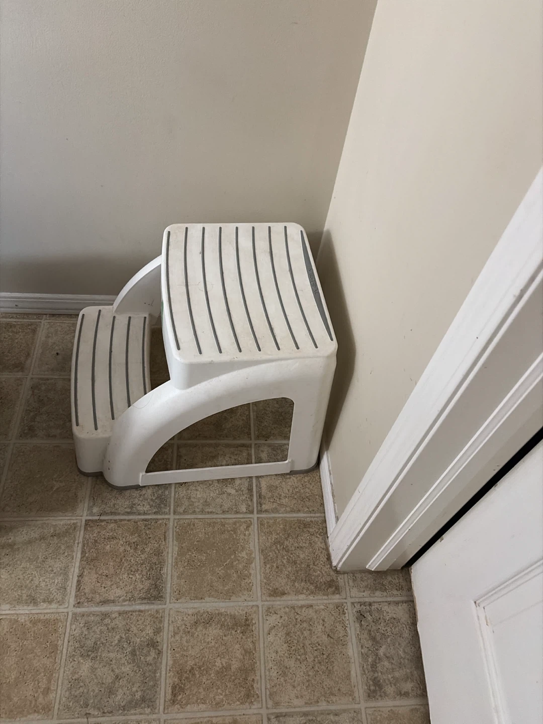 White Plastic Step Stool - photo 2
