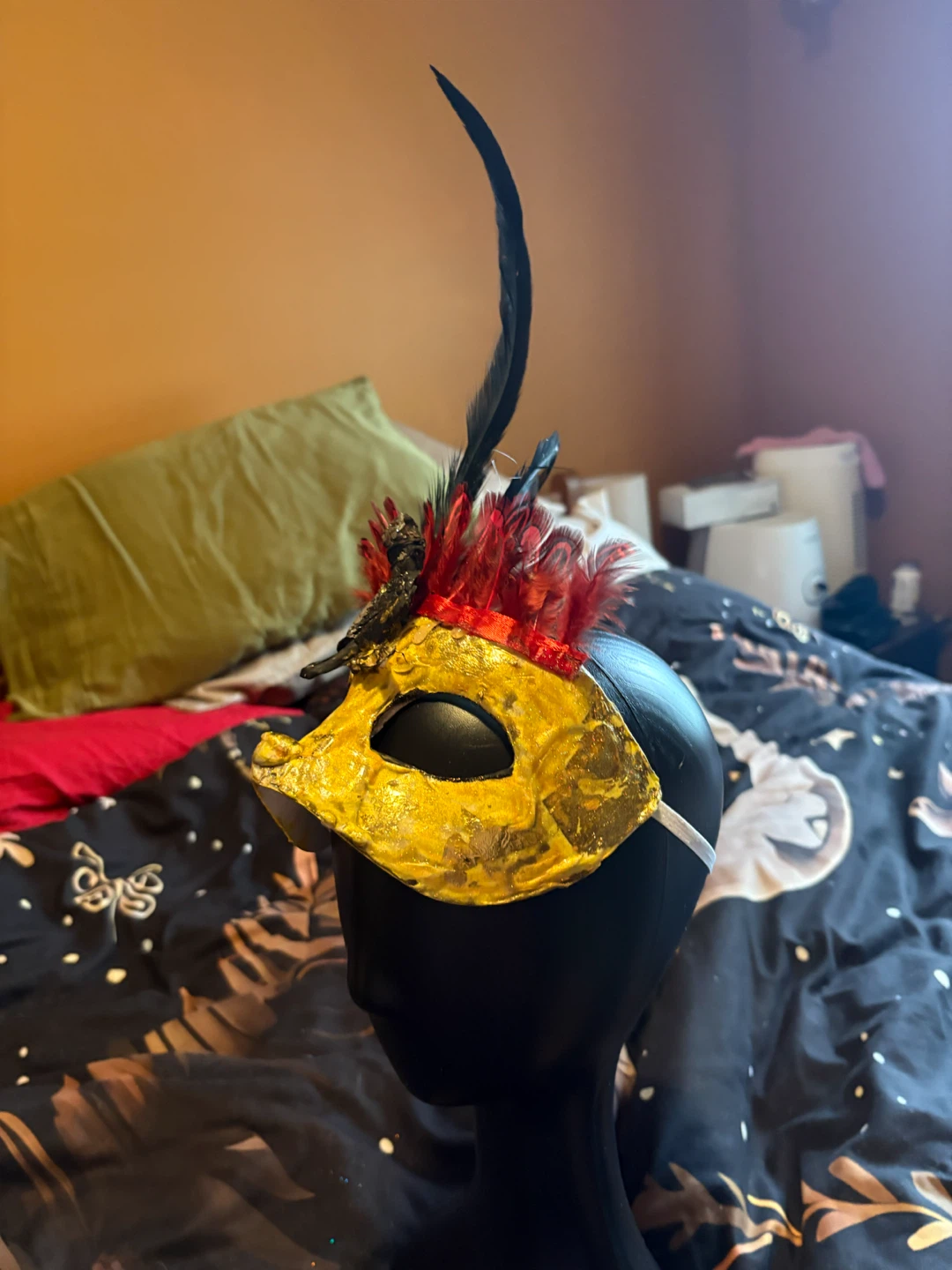 Feathered Masquerade Mask - photo 2