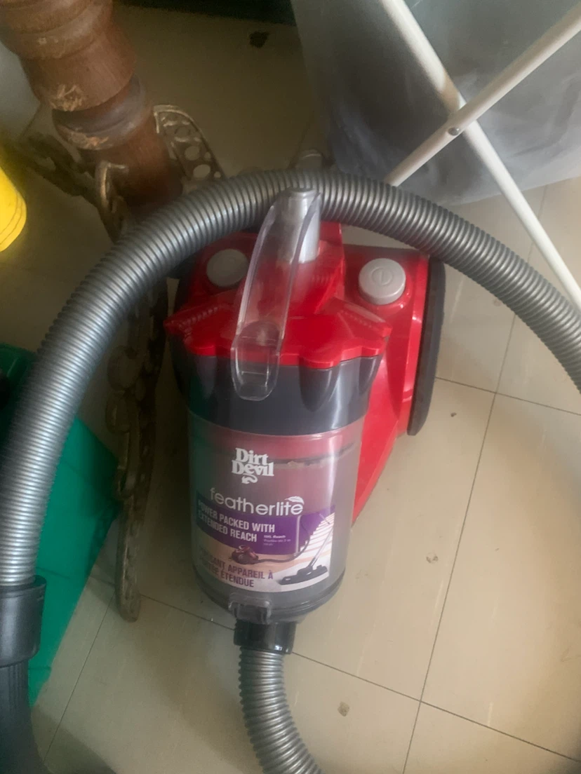 Dirt Devil Featherlite Vacuum Cleaner - photo 2
