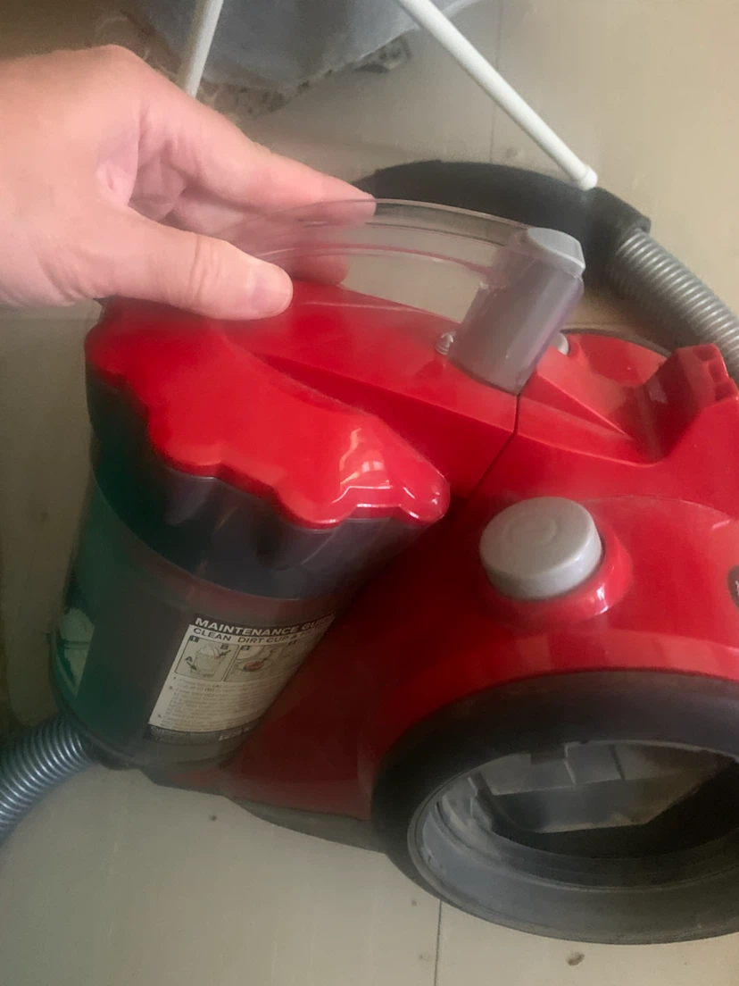 Dirt Devil Featherlite Vacuum Cleaner - photo 4