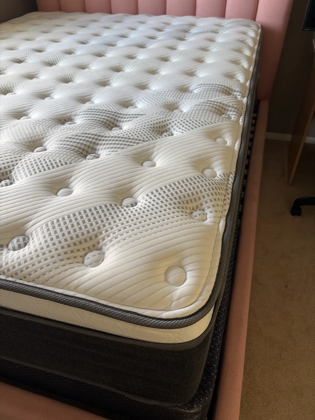 Serta Mattress - Queen Size with bed frame-whole set - photo 2