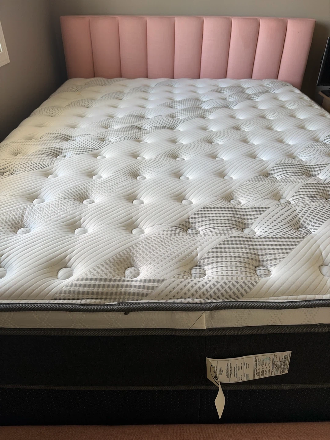 Serta Mattress - Queen Size with bed frame-whole set - photo 3