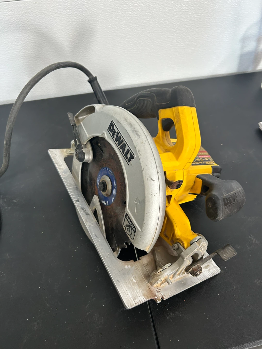 DEWALT DWE575SB 7-1/4" Circular Saw - photo 4