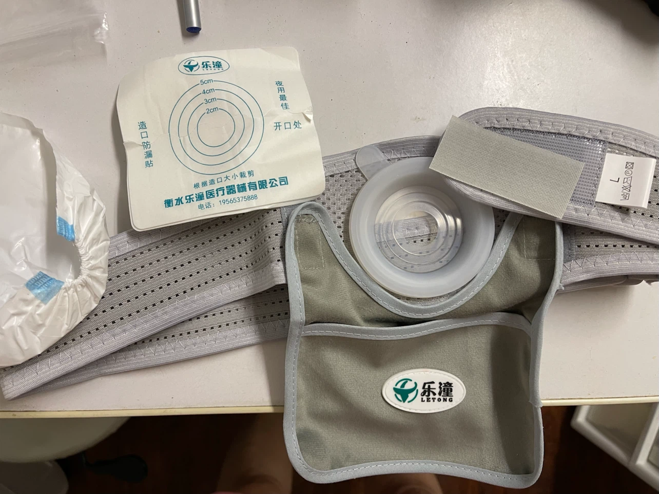 Ostomy Belt with Cut-to-Fit Stoma Guide with 160 bags