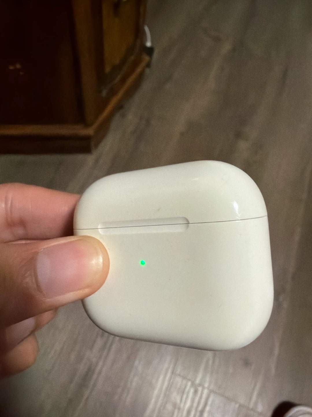 Apple AirPods Pro Charging Case - photo 3