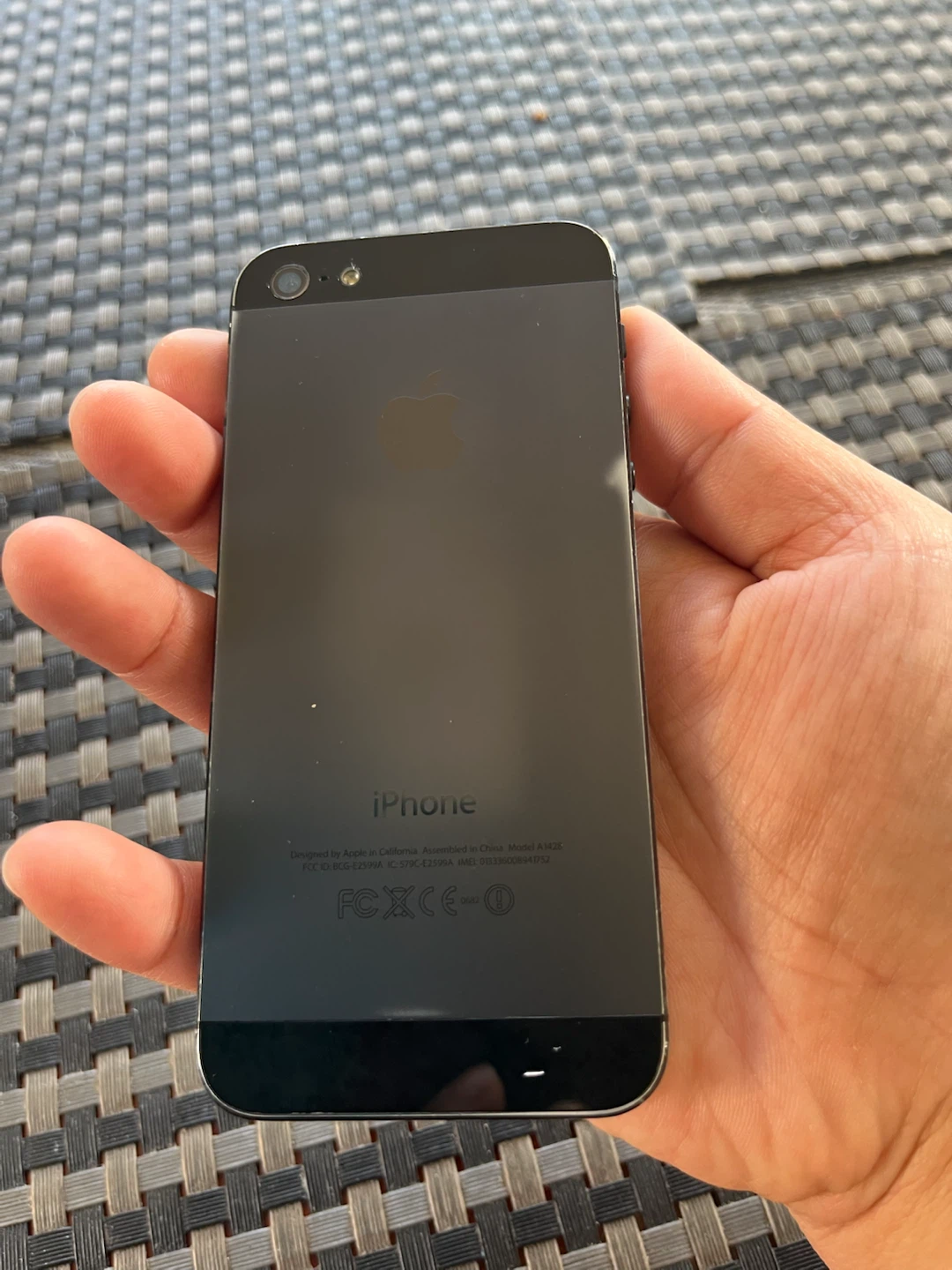 iPhone 5 Unlocked 32 GB w/ case and screen protector - photo 2