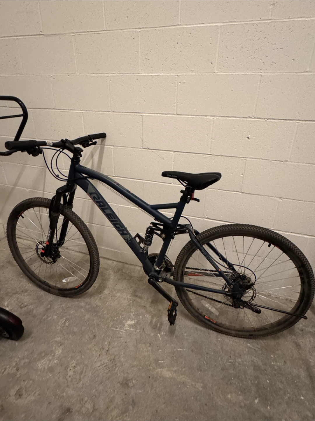 Raleigh Chase Full Suspension Mountain Bike