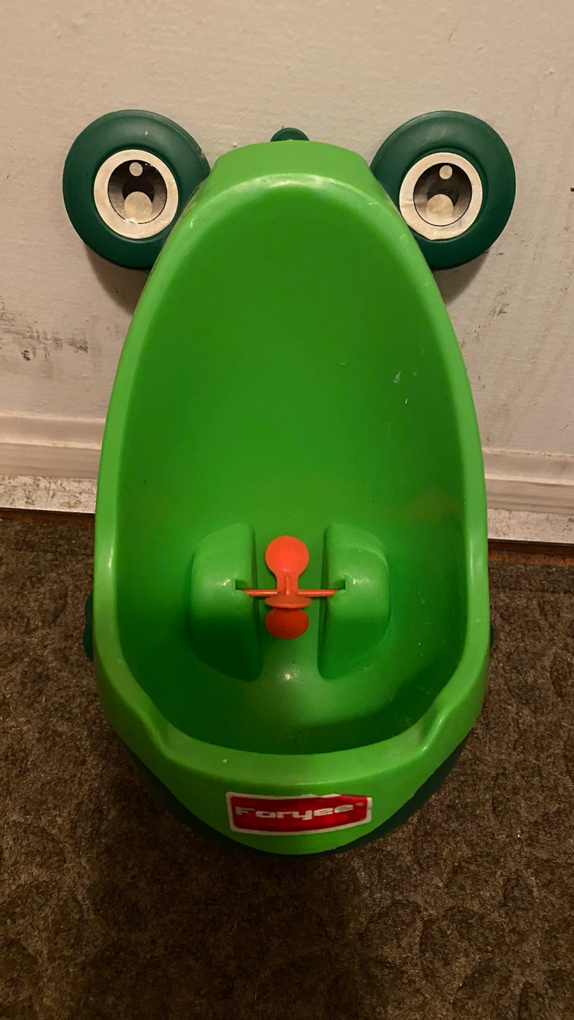 Baby Potty Training Urinal - Frog Design