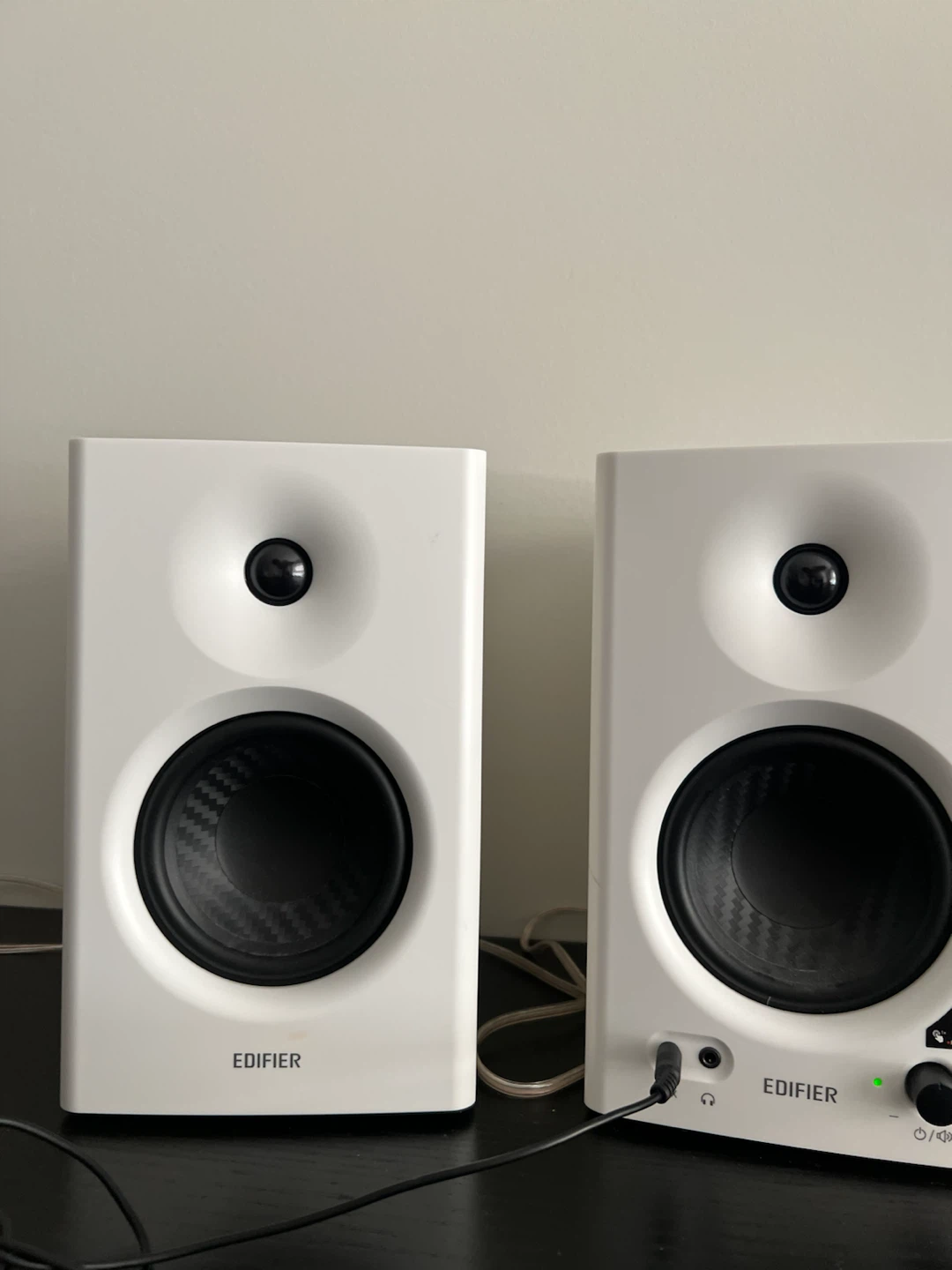 MR4 Powered Studio Monitor Speakers -  Edifier - photo 2