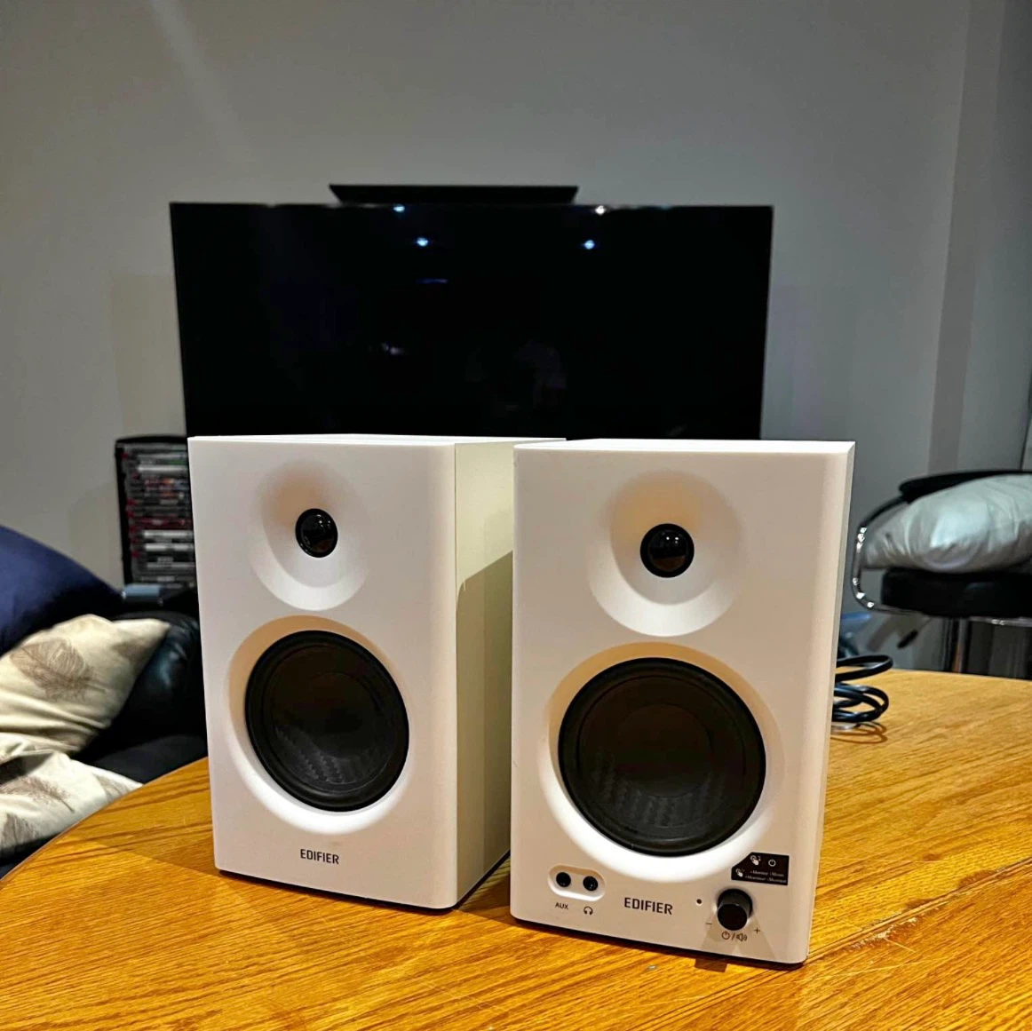 MR4 Powered Studio Monitor Speakers -  Edifier