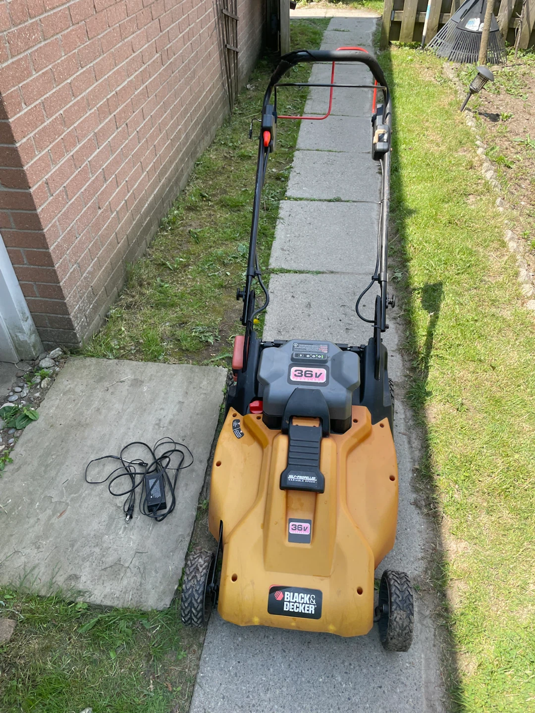 Battery lawnmower (not work - read description)