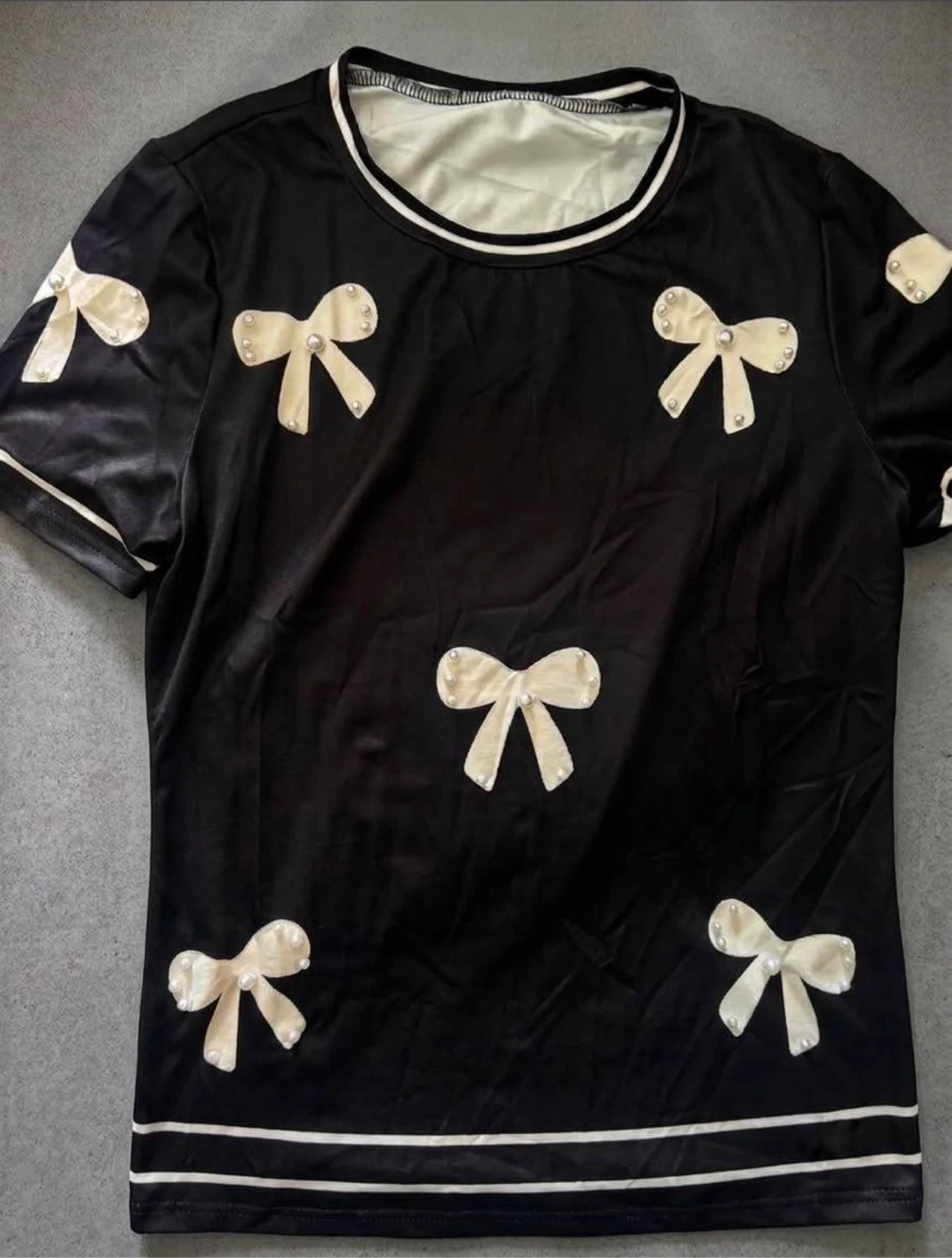 Brand New Black Short Sleeve T-Shirt with Bow and Pearl Size M - photo 3