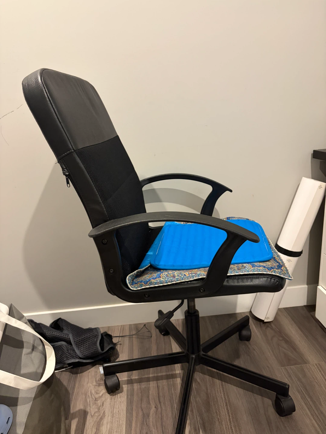 Black Office Chair with Blue Seat Cushion - photo 2