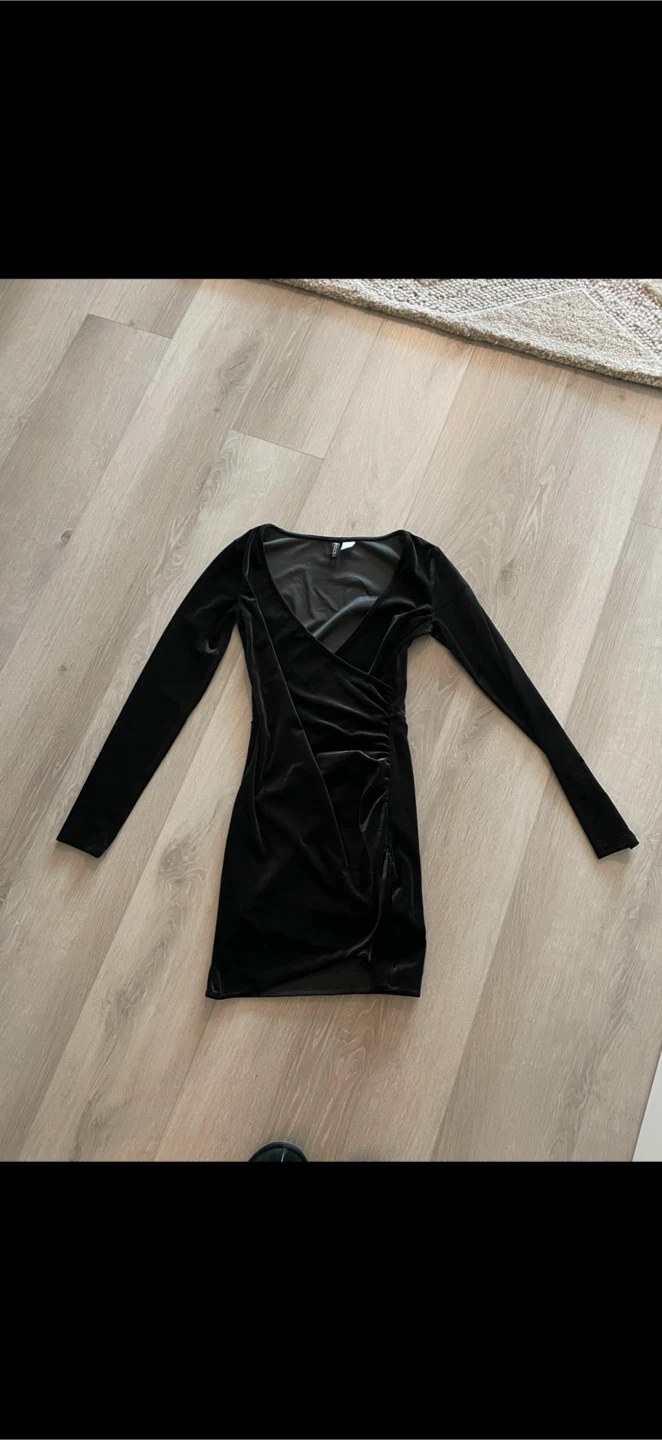 Black Velvet Ruched Mini Dress - photo 2