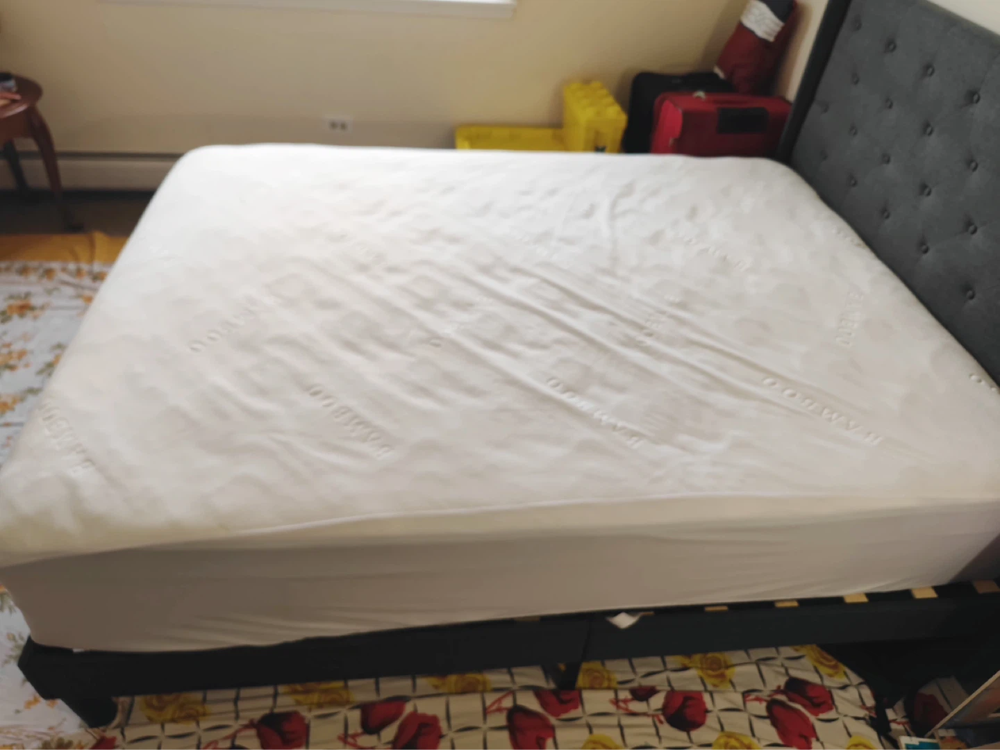 Queen Size Bedframe and Mattress in new condition - photo 2