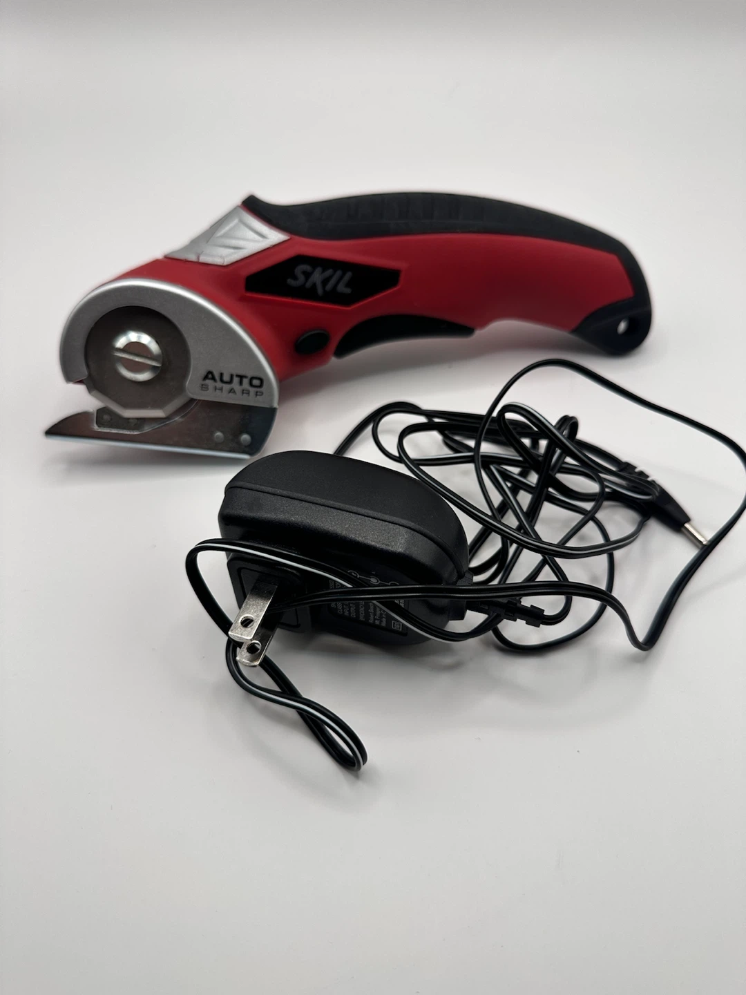 SKIL Auto Sharp Cordless Rotary Cutter