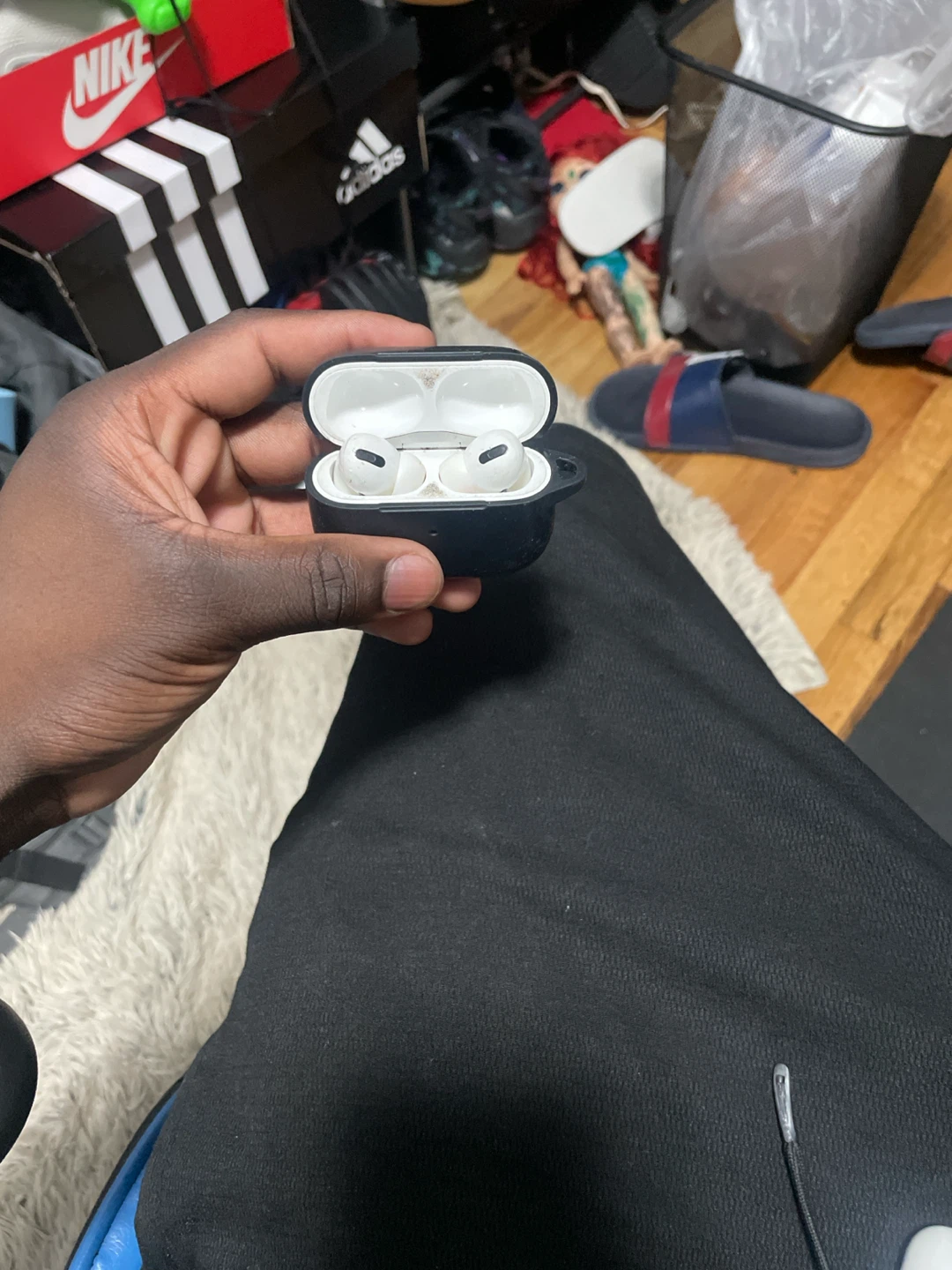 Apple AirPods Pro with Charging Case - photo 2