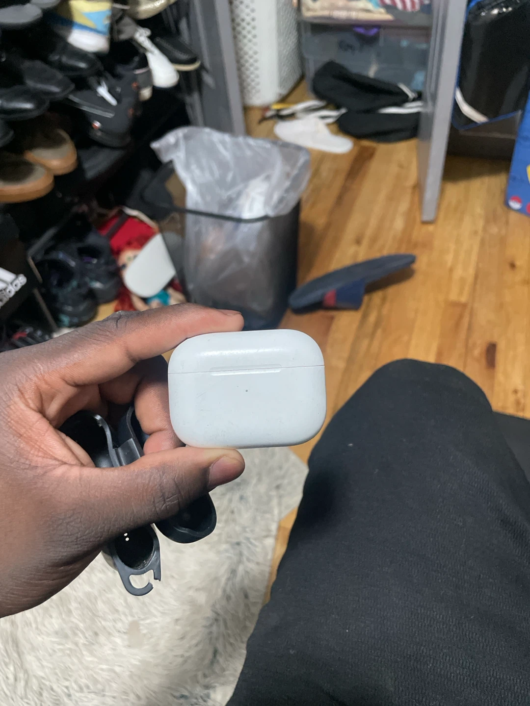 Apple AirPods Pro with Charging Case - photo 3