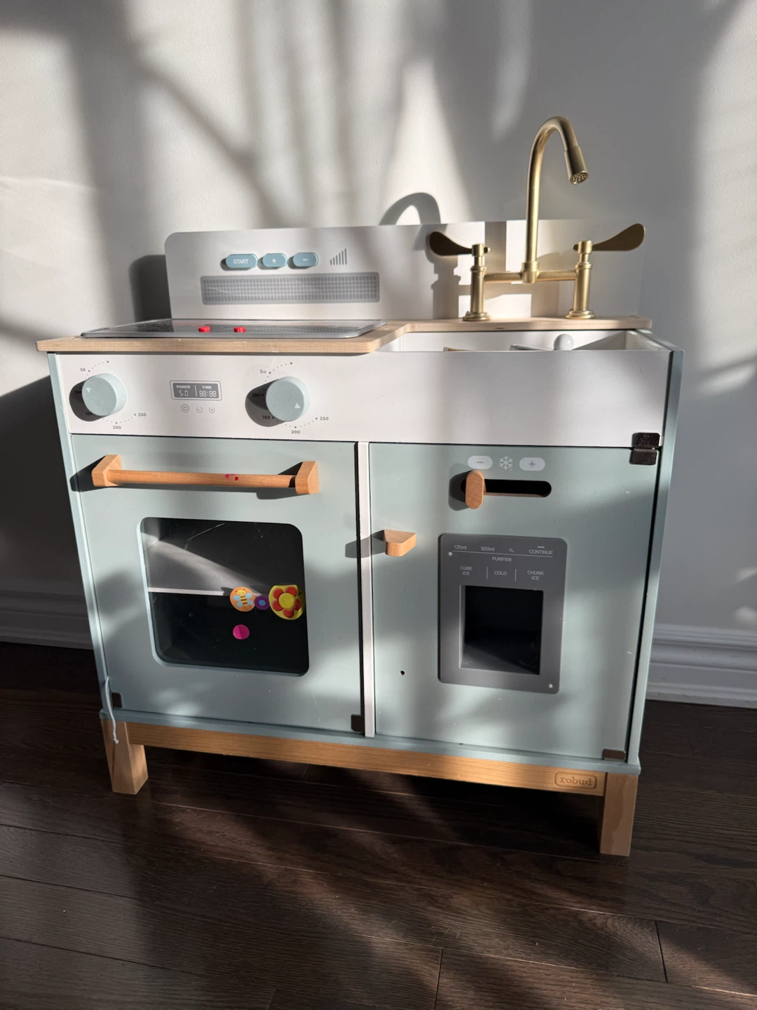 Kids Play Kitchen with Faucet and Burners