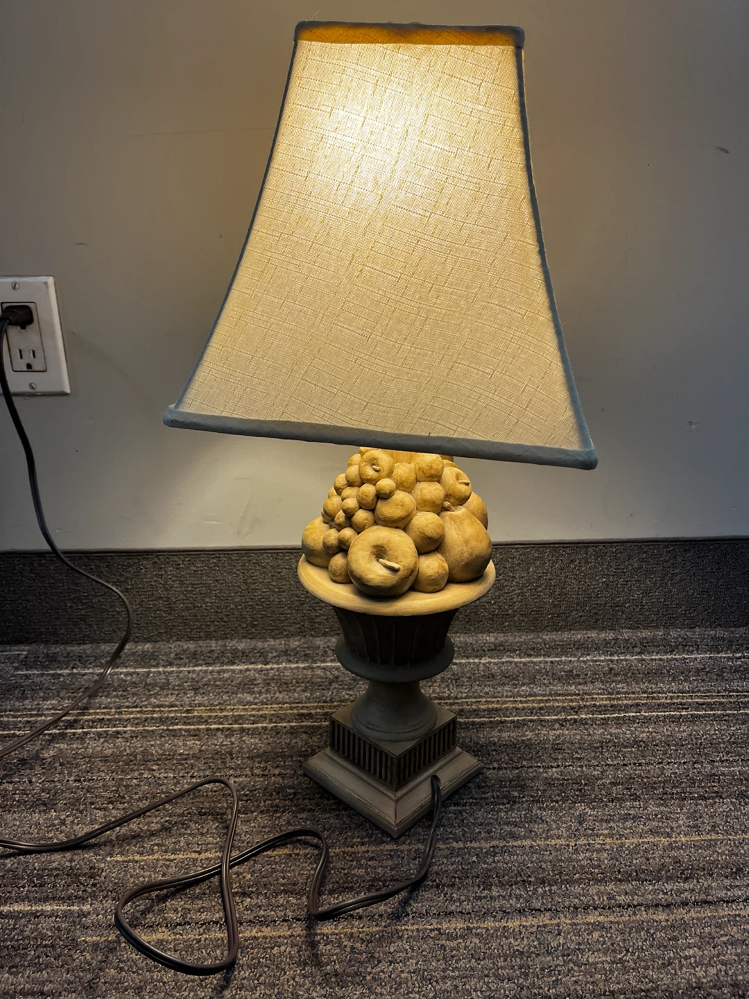 Vintage Fruit Urn Table Lamp - photo 3