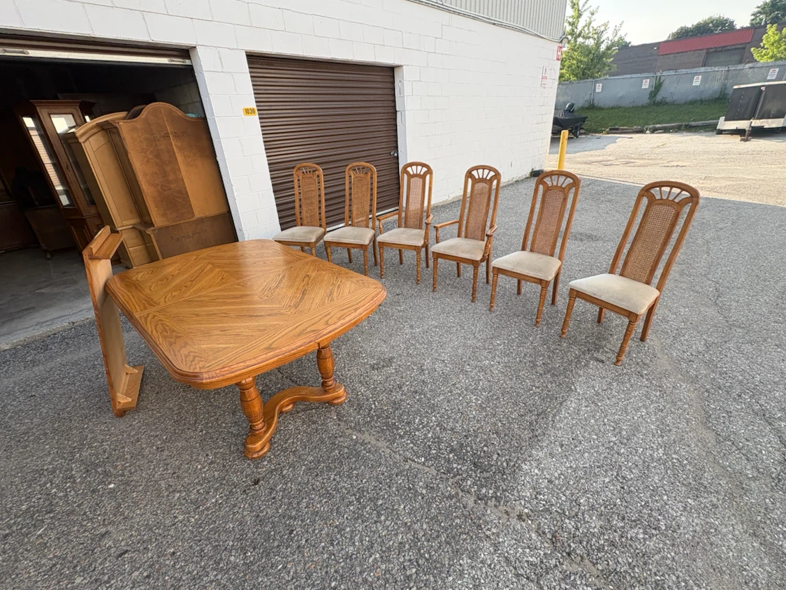 Free delivery used Wooden Dining Table with 6 Chairs