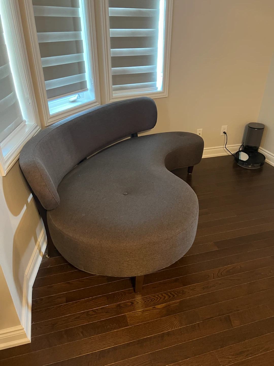 Grey Kidney Shaped Accent Chair - photo 4