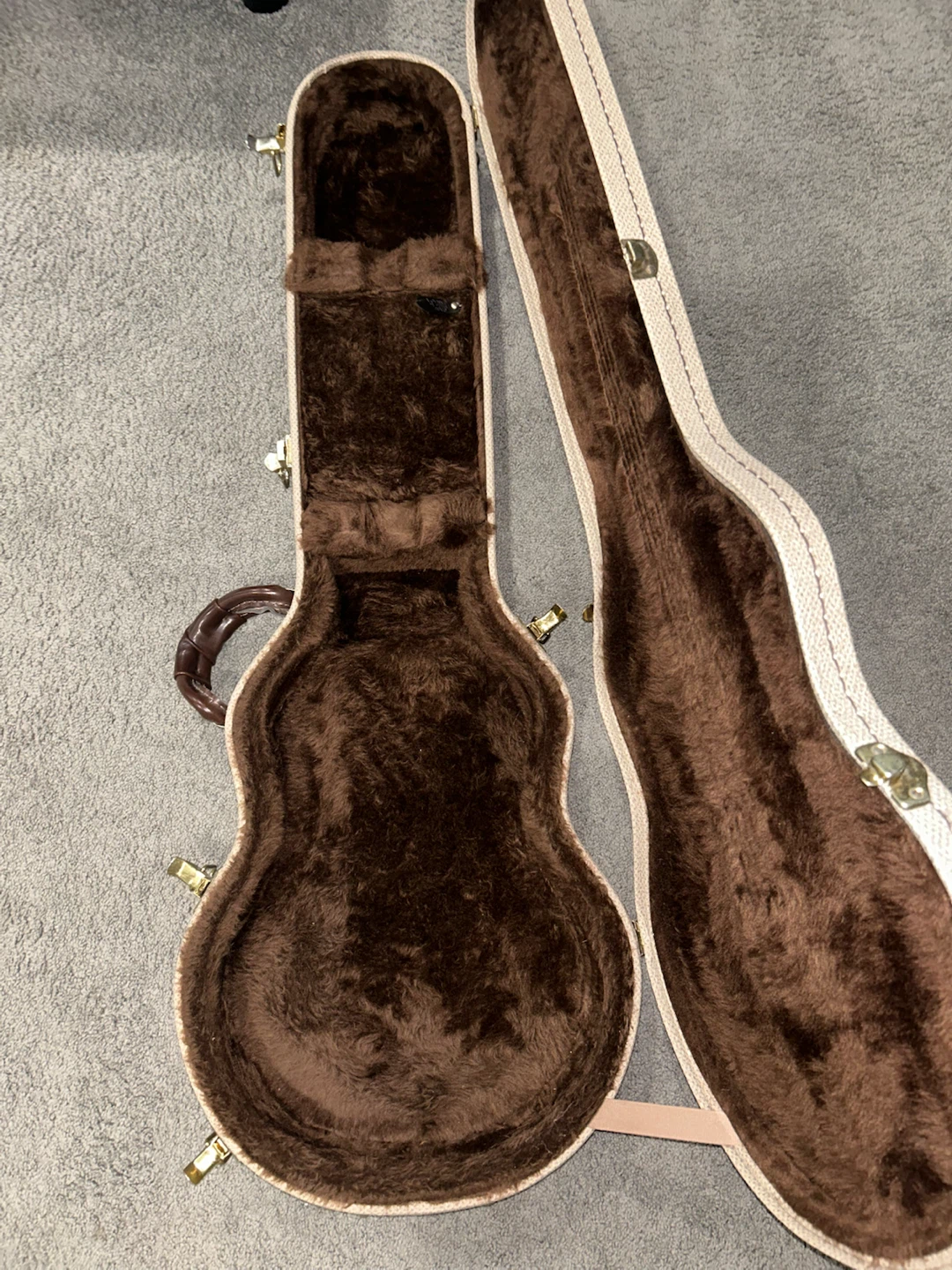 Brown Plush Lined Guitar Case - photo 3