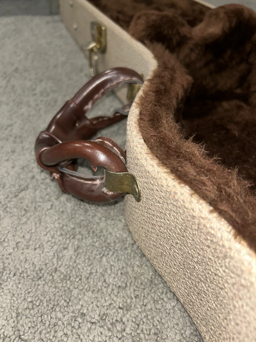 Brown Plush Lined Guitar Case - photo 5