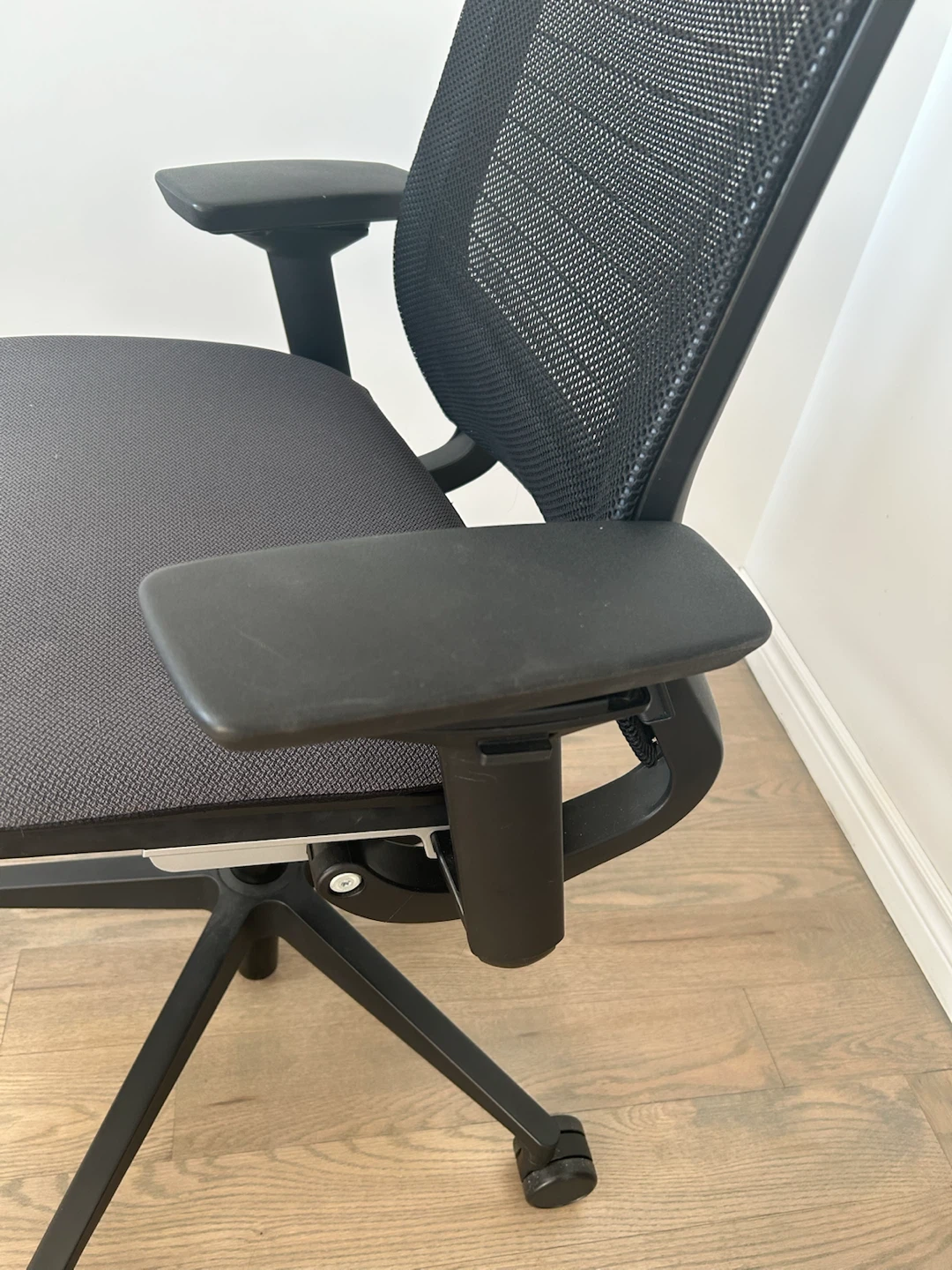 Ergonomic Mesh Office Chair