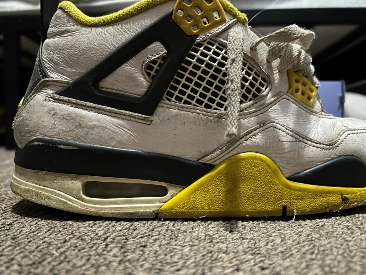 Air Jordan 4 "Lightning" REAL