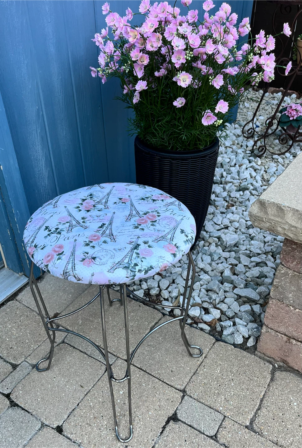 CUTE PARIS STOOL