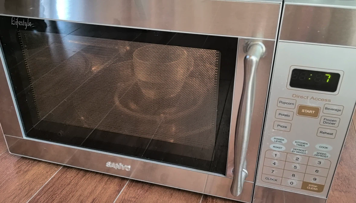 Sanyo Stainless Steel Microwave - photo 3