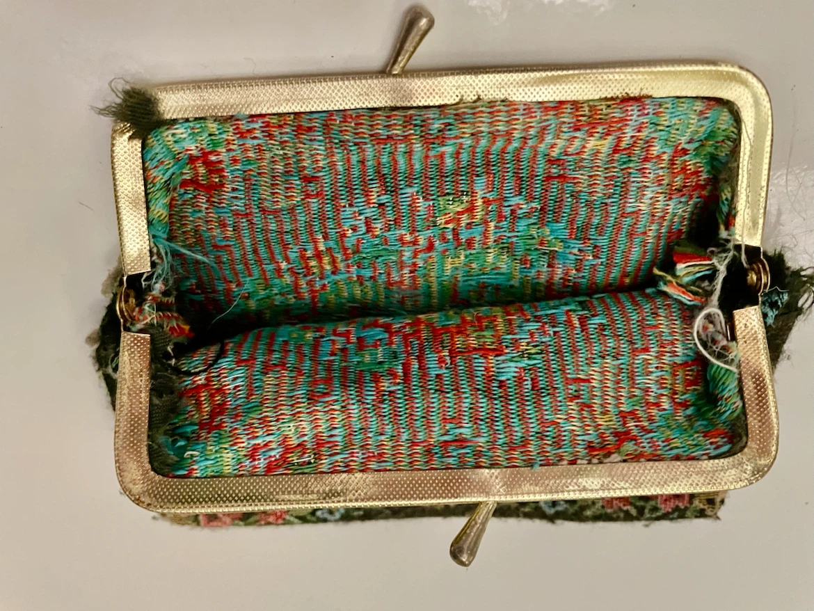 Vintage Floral Tapestry Coin Purse - photo 3