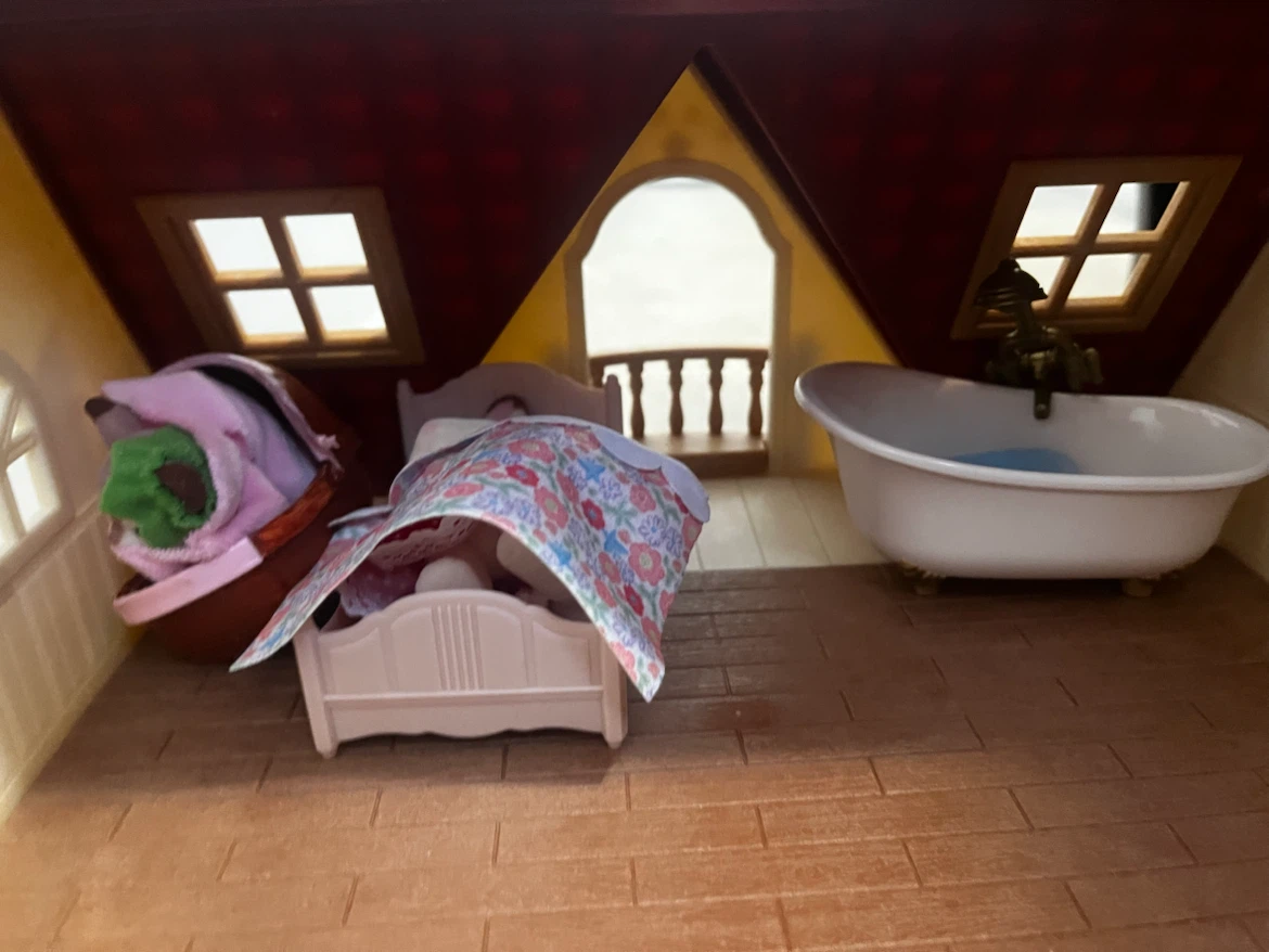 Calico Critter bunny and baby’s family + house and furniture - photo 5