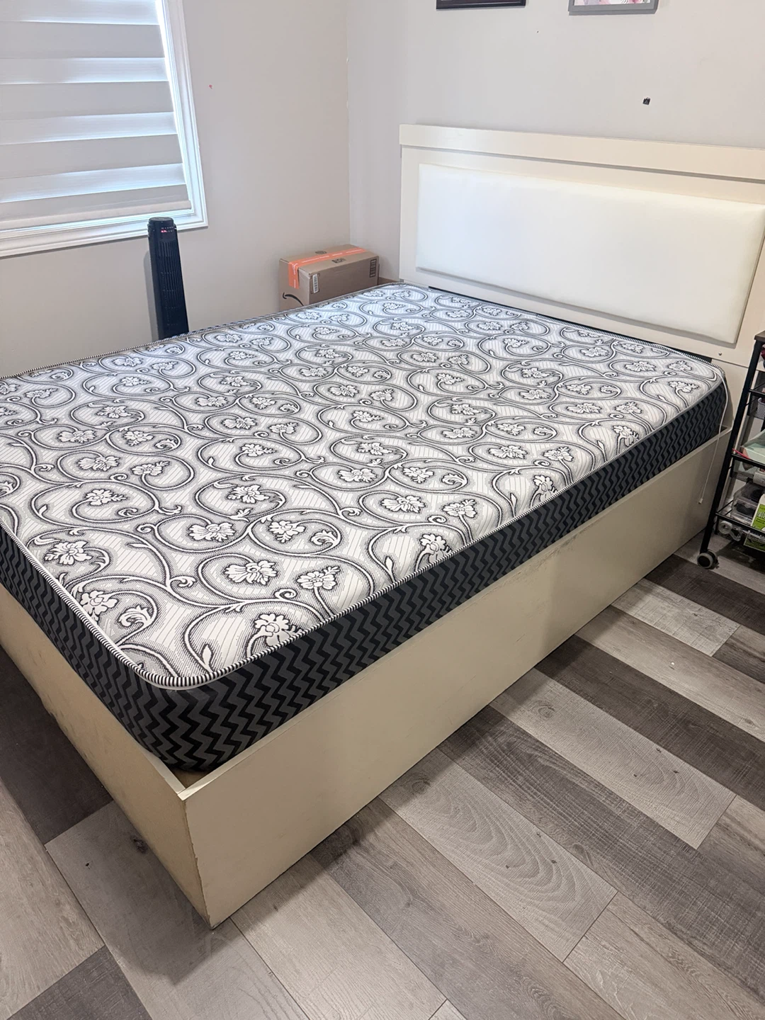 Bed with mattress - photo 3