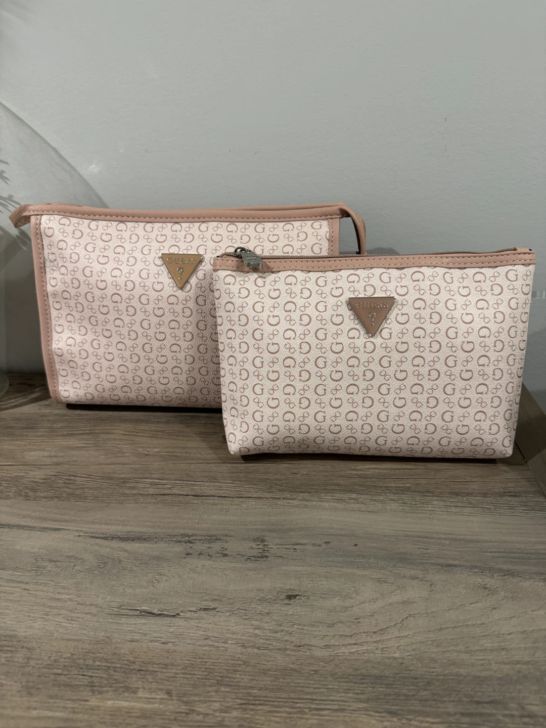GUESS Cosmetic Bag Set