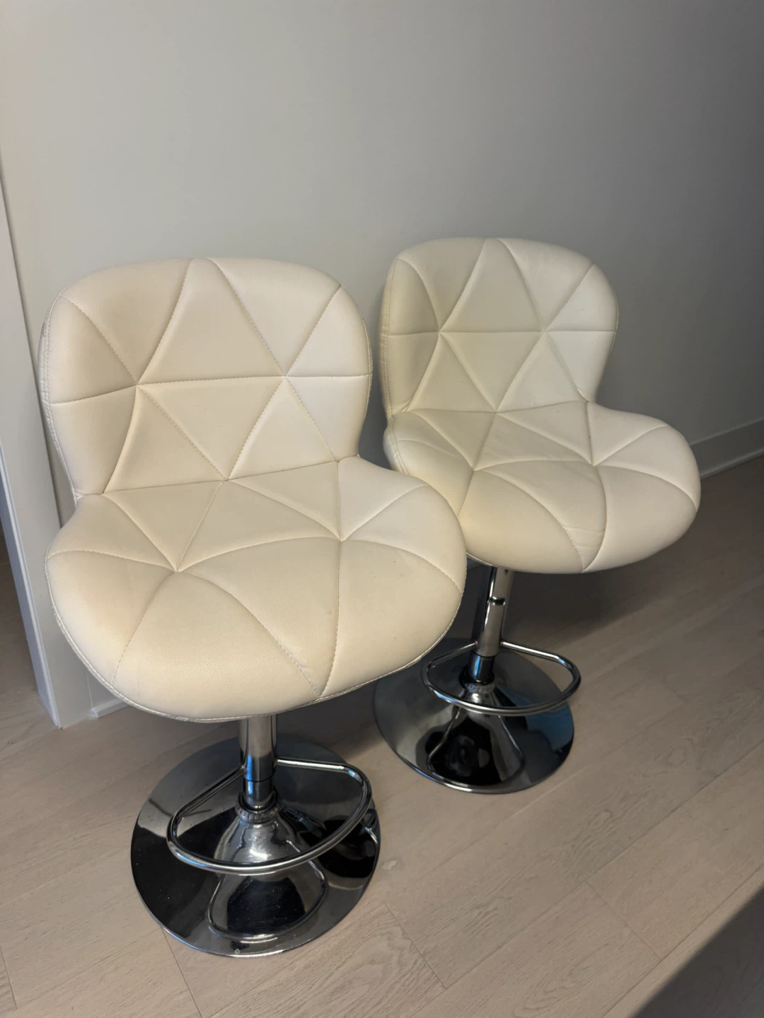 Set of 2 White leather Bar Stools