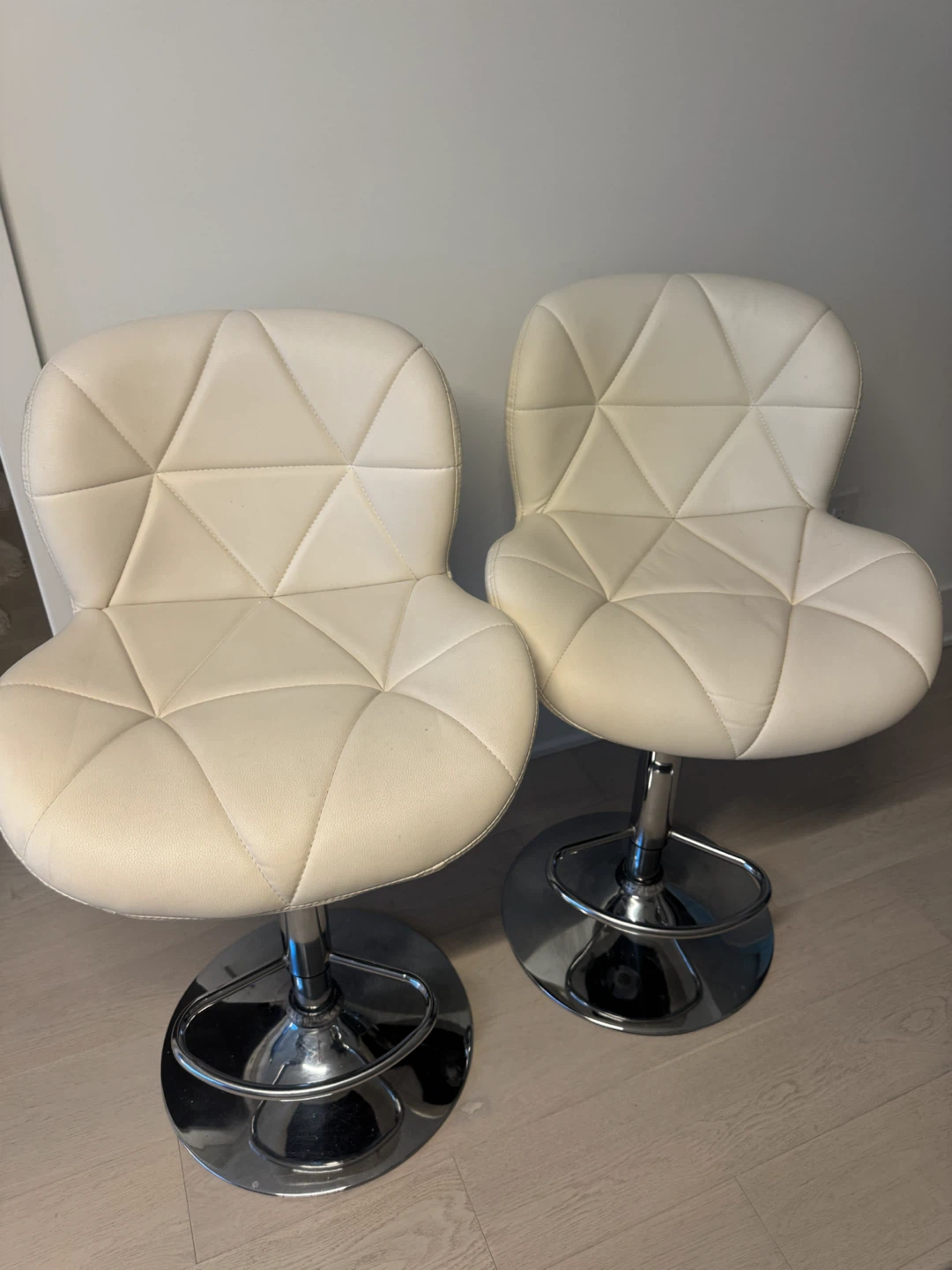 Set of 2 White leather Bar Stools - photo 2