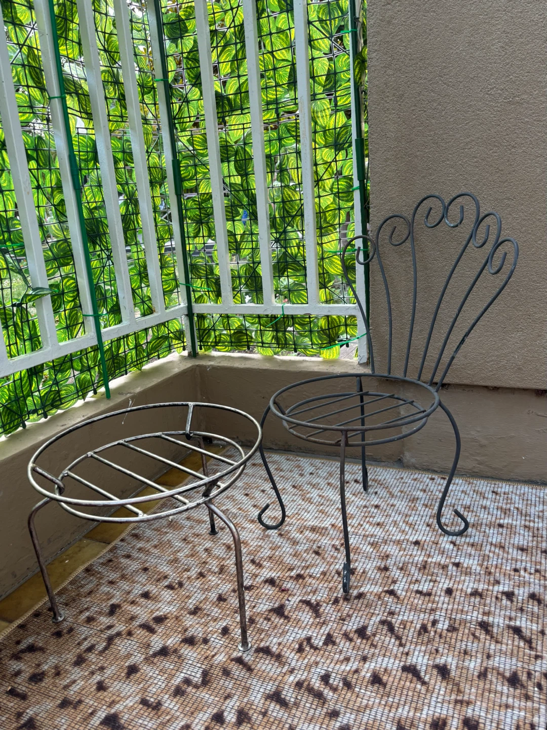 Set of 2 Decorative Metal Plant Stands