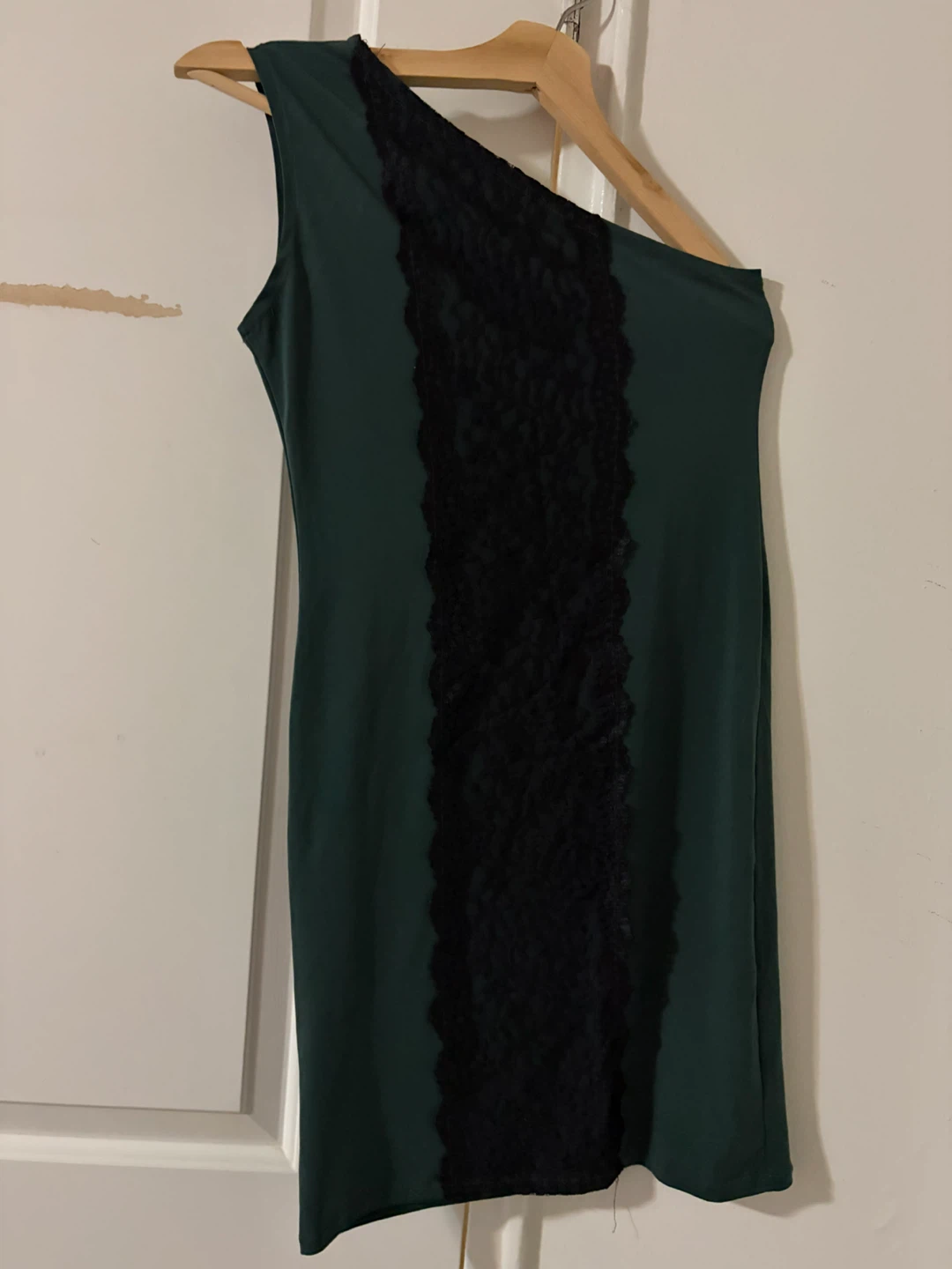 Women's One-Shoulder Green Dress with Black Lace